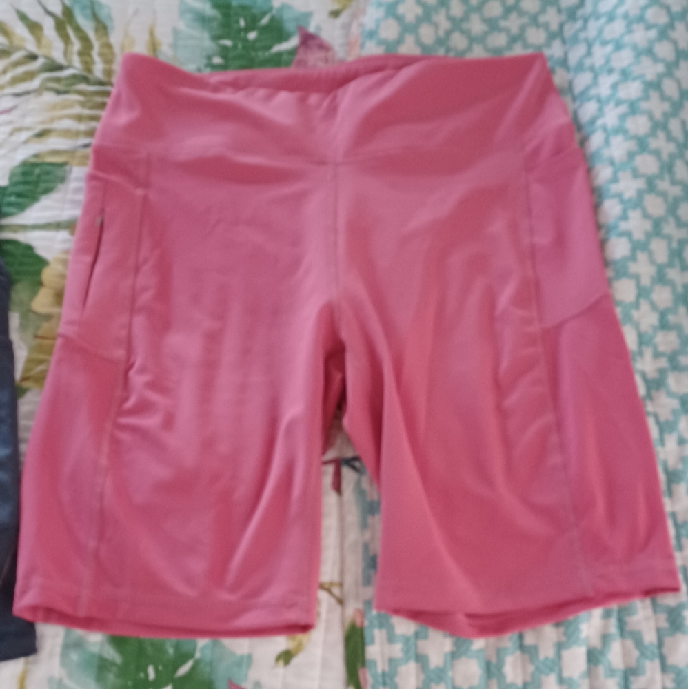 Adrienne Vista dining sport short coral XL